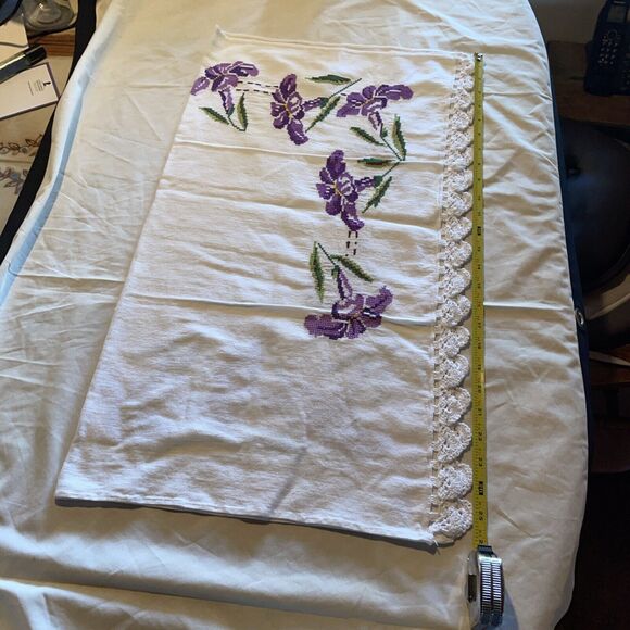 Vintage Hand Crossstitched Linen Dresser Scarf / Table Runner 27x31 - Picture 3 of 4